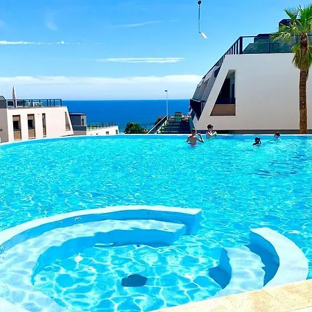 5 Iconic Apartman