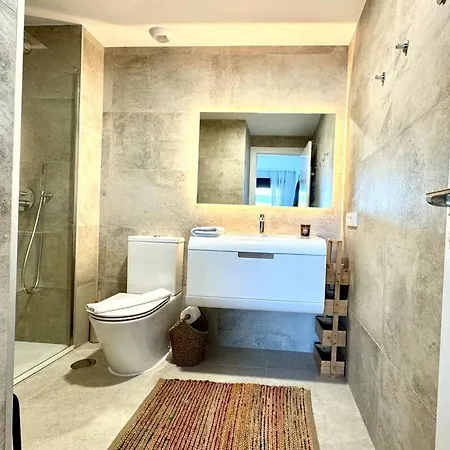 5 Iconic Apartman